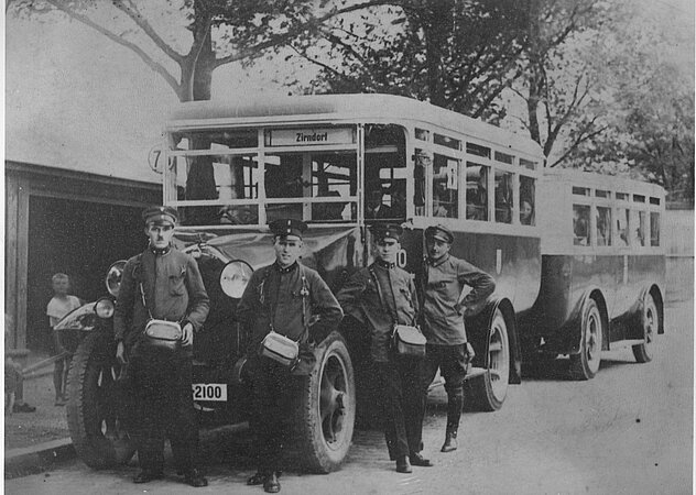 Entdeckertour mit dem Oldtimerbus im August - Busverkehr nach Altenberg und Zirndorf Entdeckertour mit dem Oldtimerbus im August - Busverkehr nach Altenberg und Zirndorf