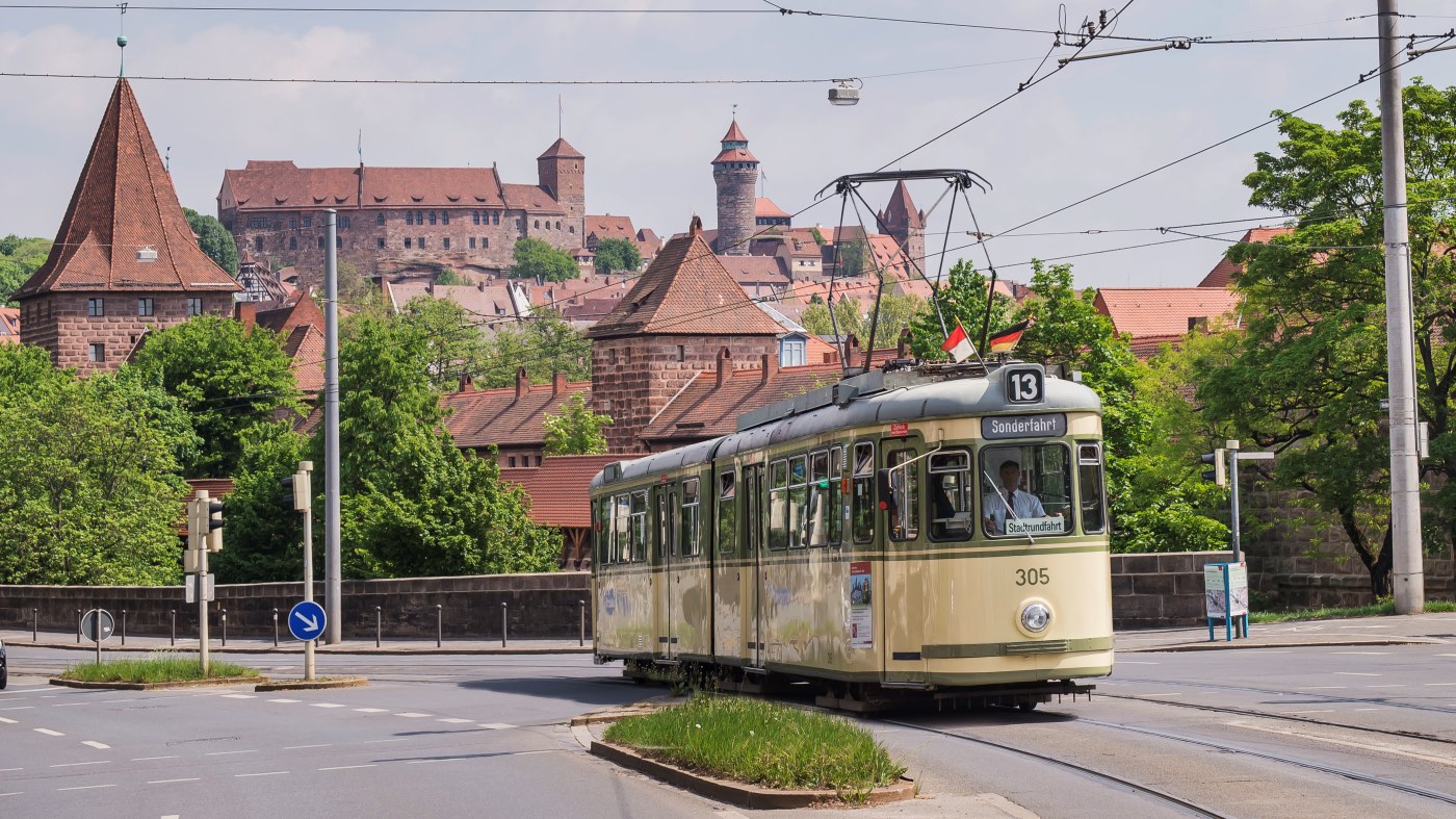 Stadtrundfahrt durch Nürnberg in der Straßenbahn